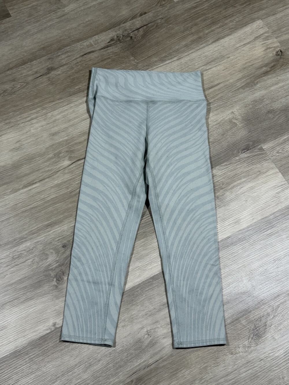 Alo Yoga Womens M Sage Green Wave Print High Waist 7/8 Leggings Yoga Pants